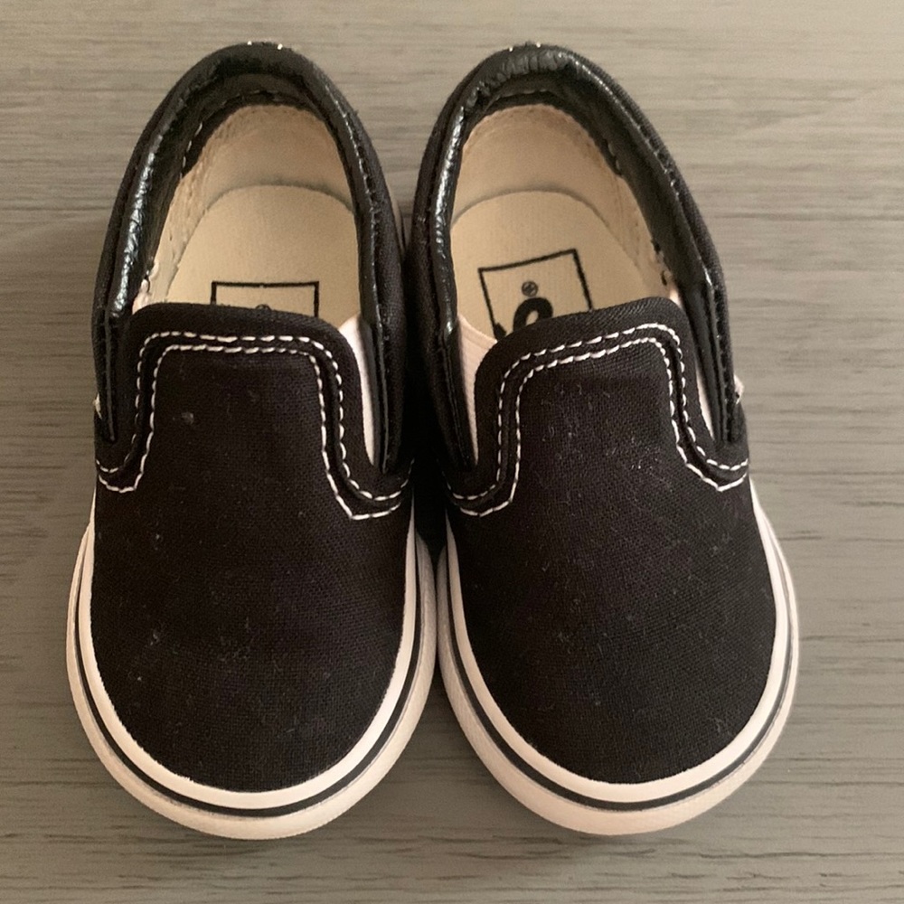 Black Van with White Trim, Size 3 (Toddler)
